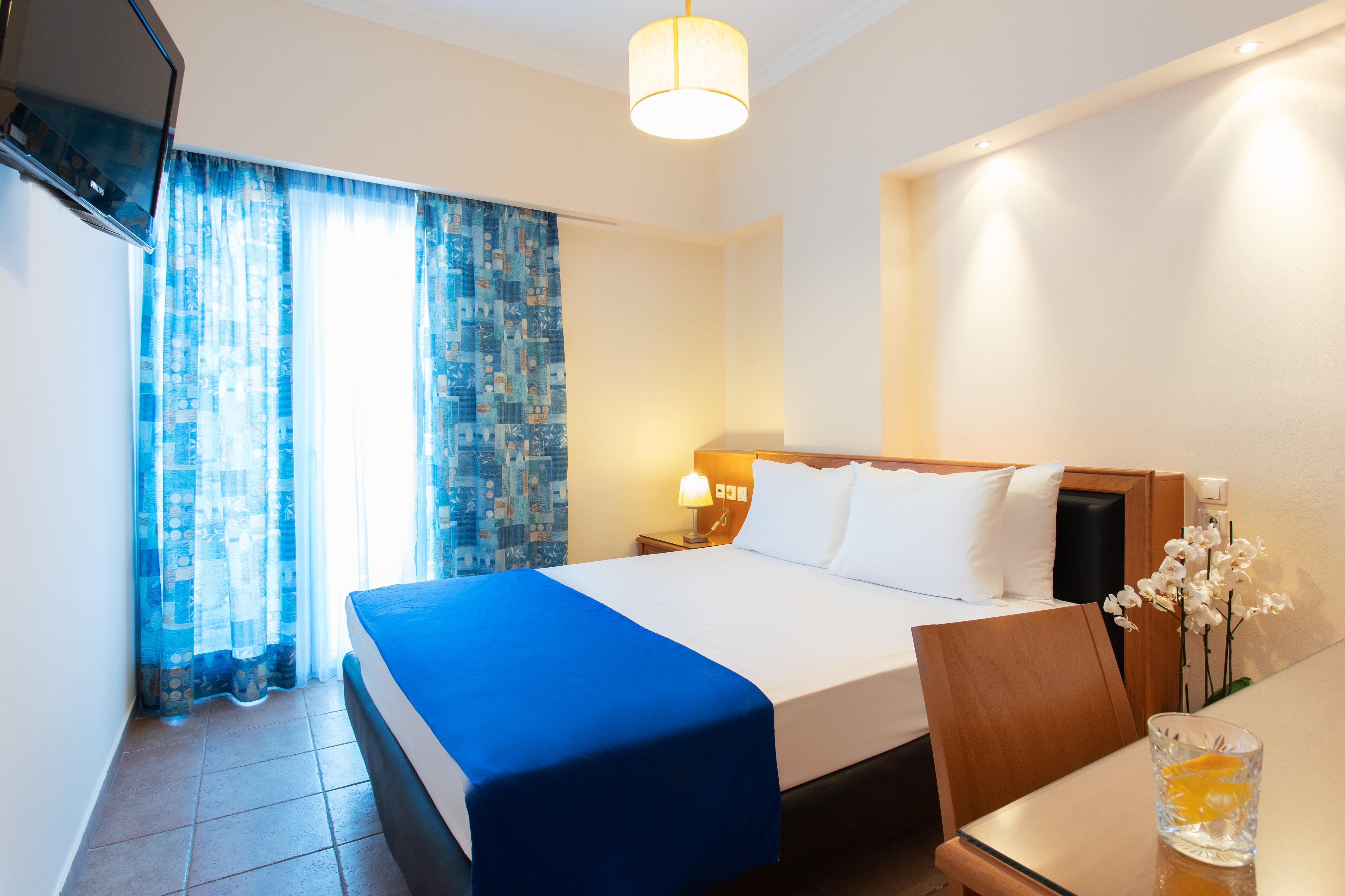 Pantheon City Hotel Gythio Exterior photo