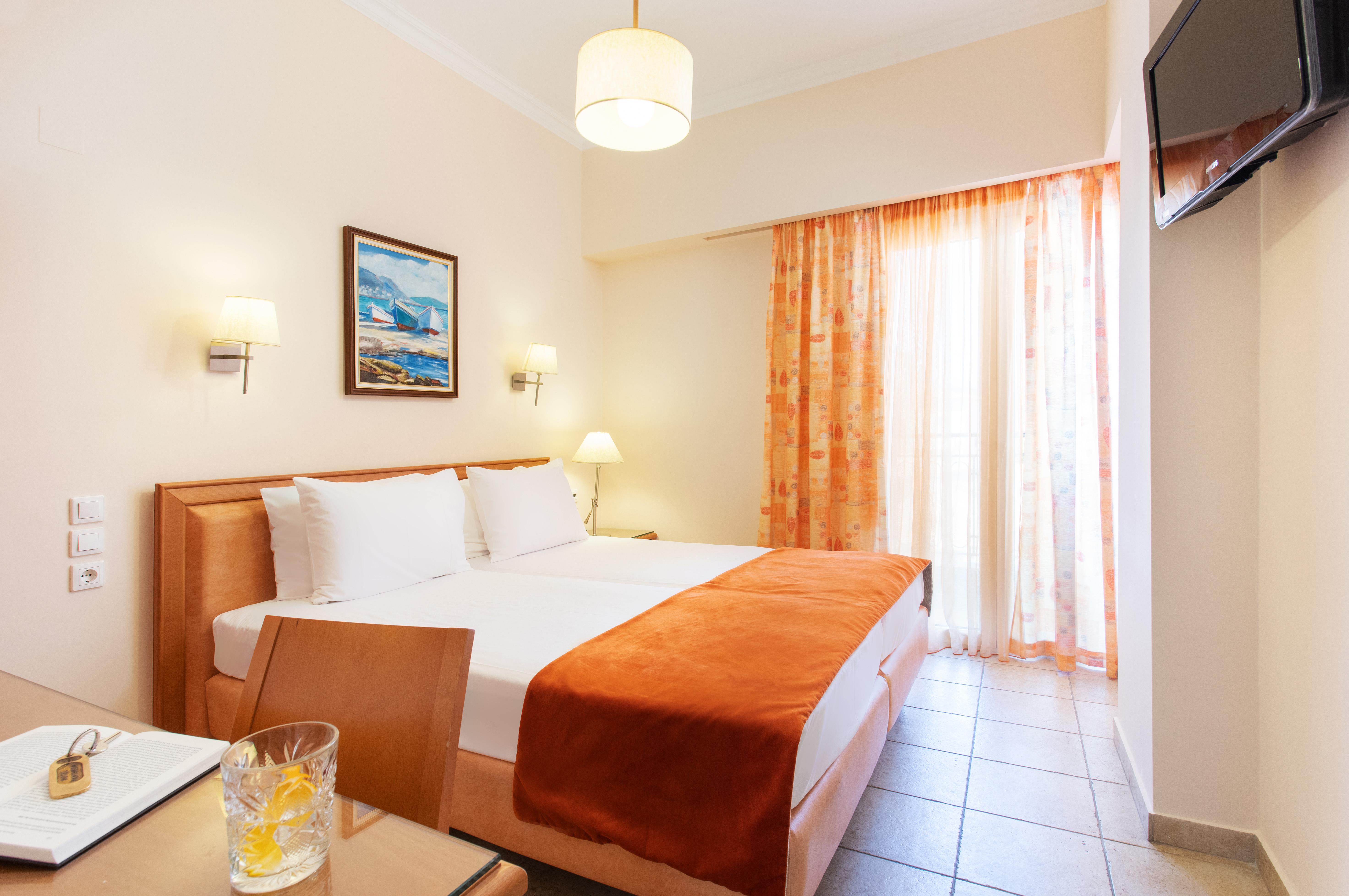 Pantheon City Hotel Gythio Exterior photo