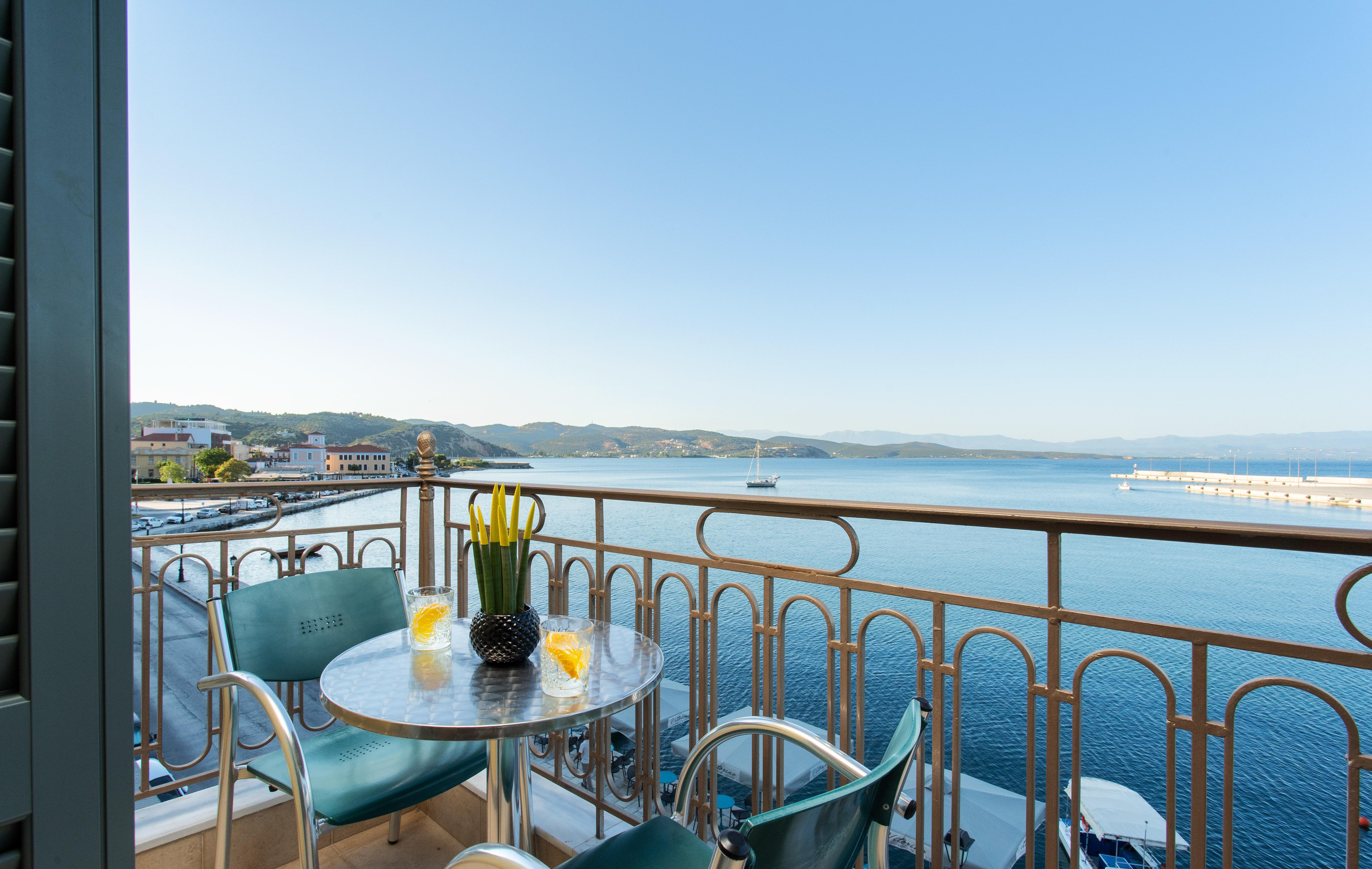 Pantheon City Hotel Gythio Exterior photo