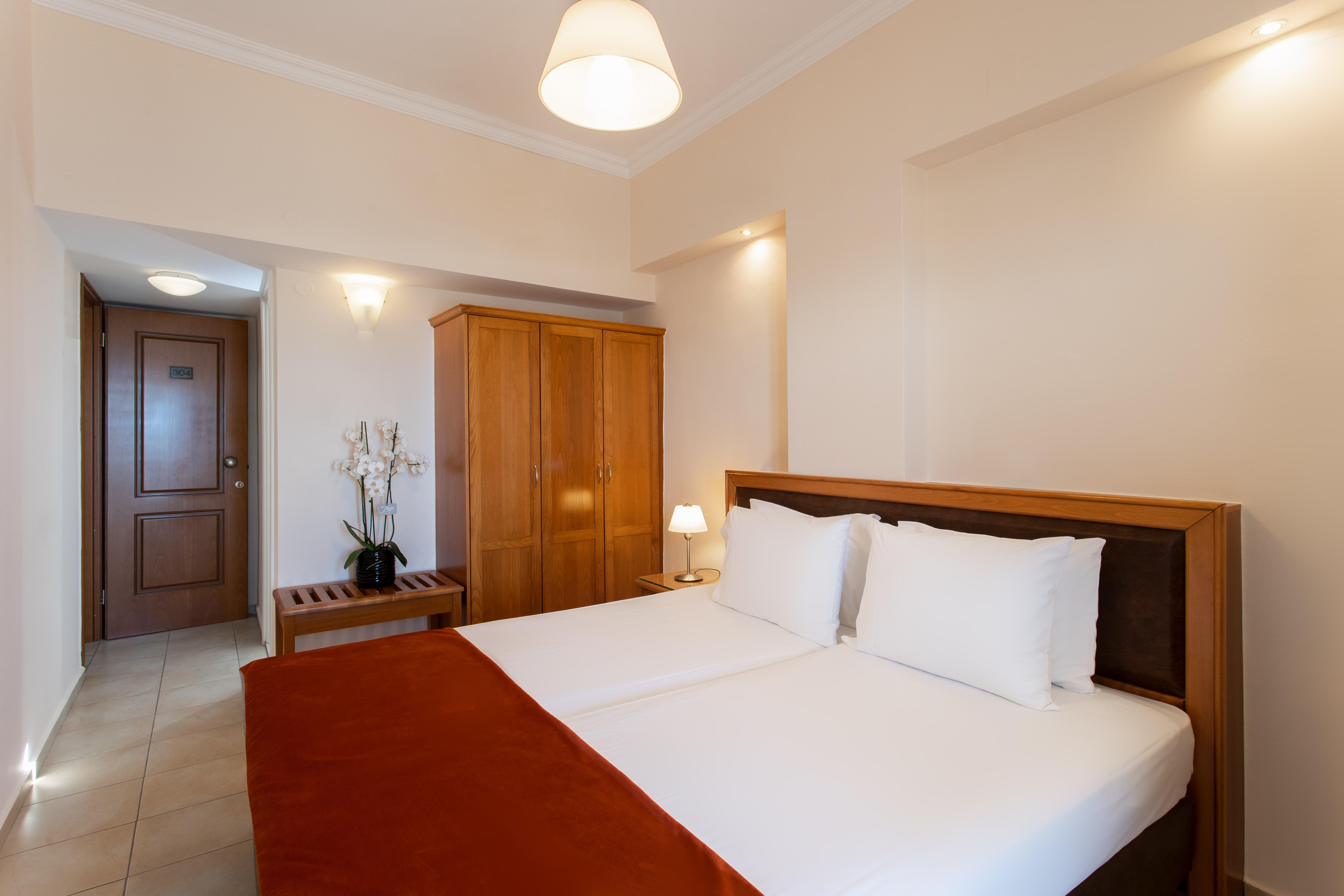 Pantheon City Hotel Gythio Exterior photo