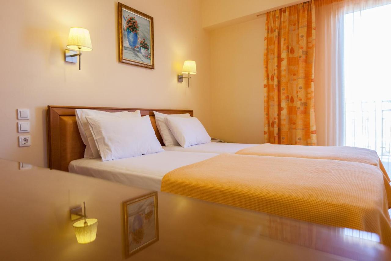 Pantheon City Hotel Gythio Room photo